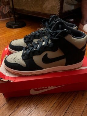 Nike Men’s Hi-Top Sneakers in Green and Navy